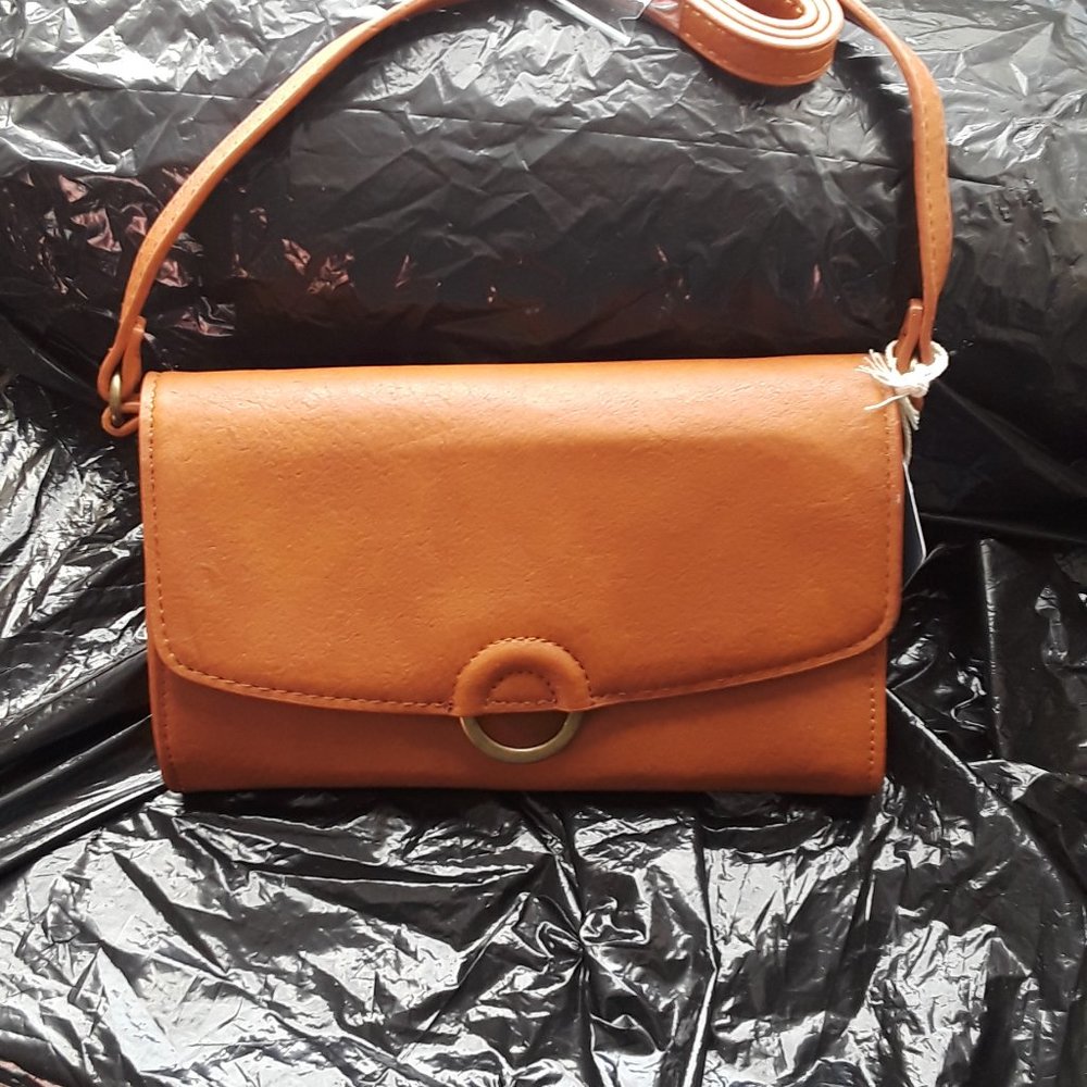 Universal Thread Cross over clutch style purse